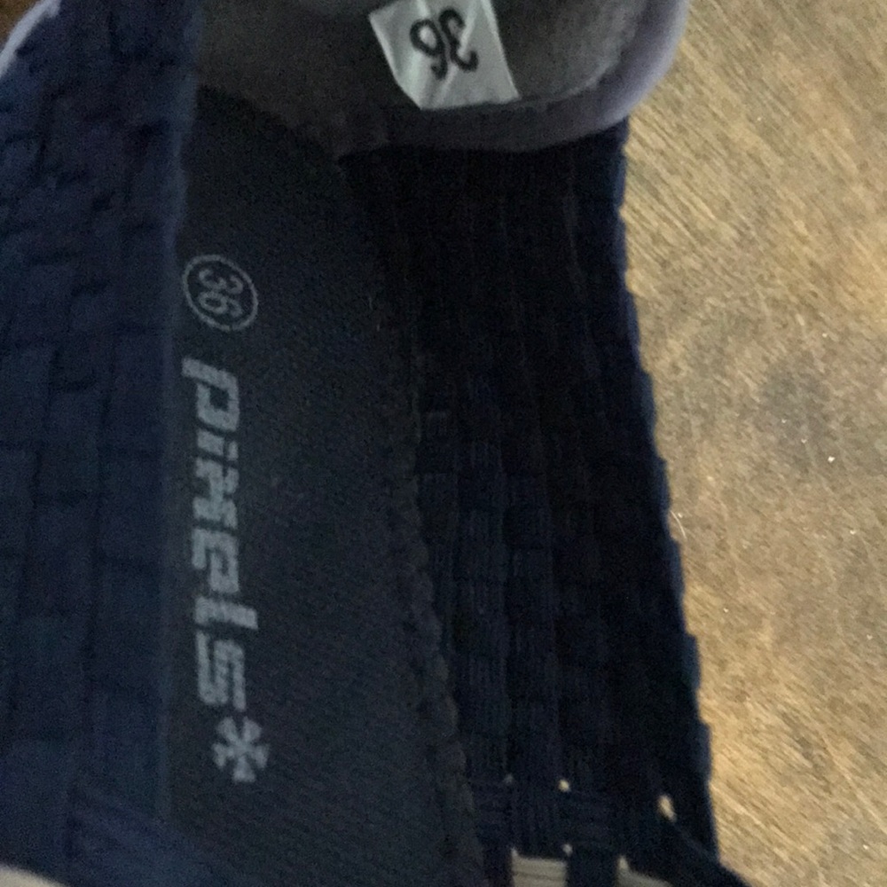 Shoes - Picture 4 of 4